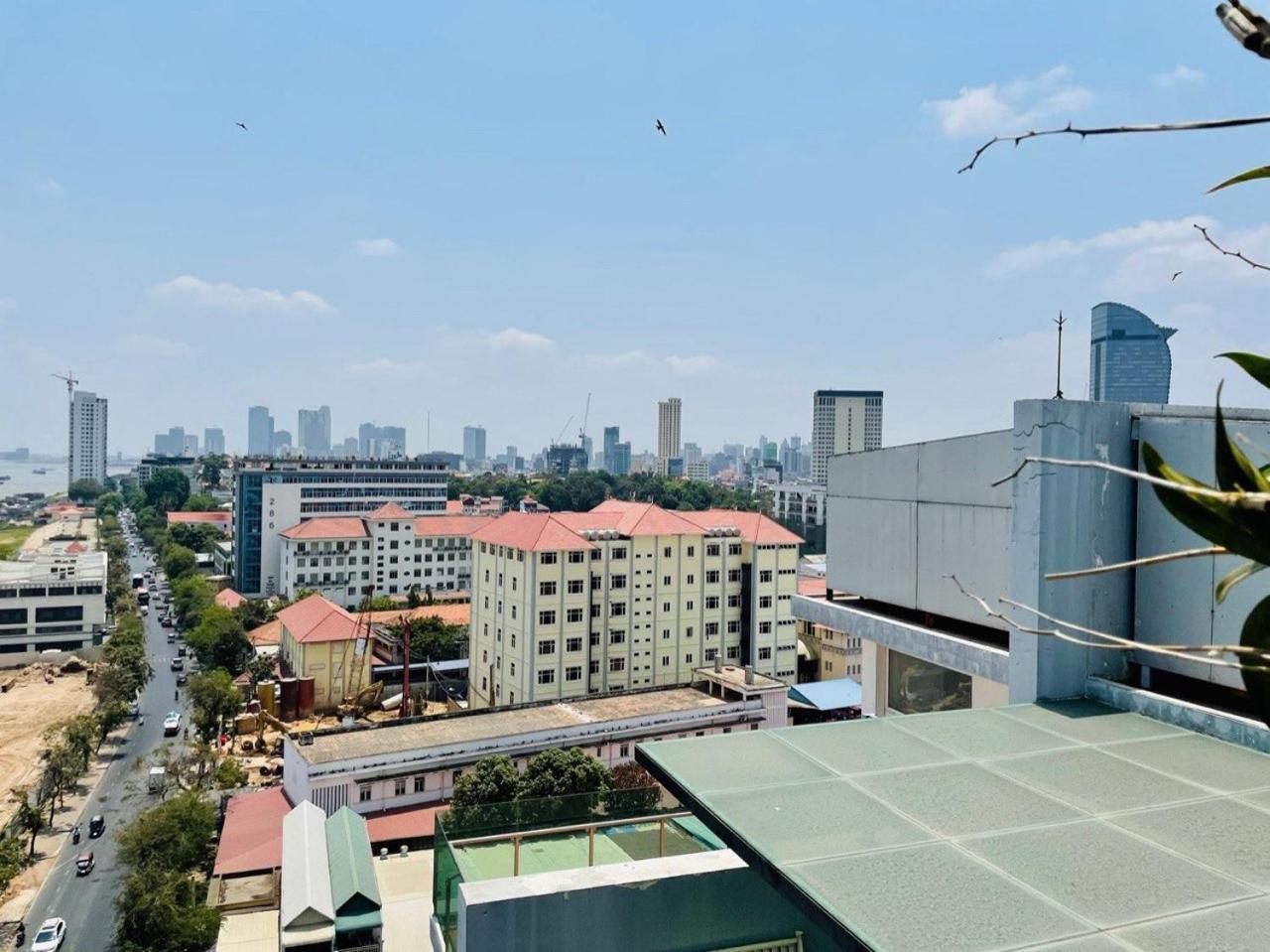 Lcs Hotel & Apartment Phnom Penh Bagian luar foto