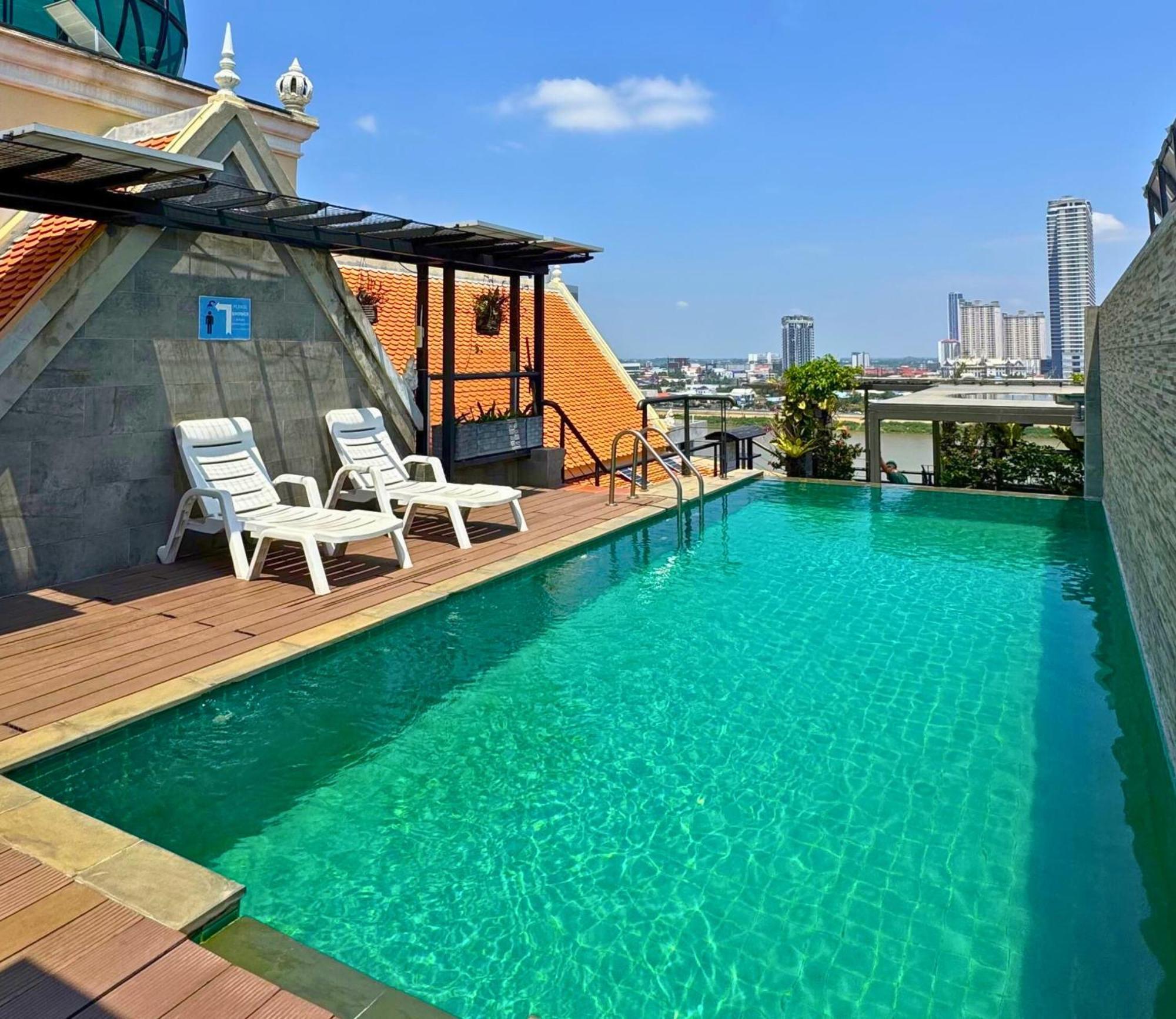 Lcs Hotel & Apartment Phnom Penh Bagian luar foto