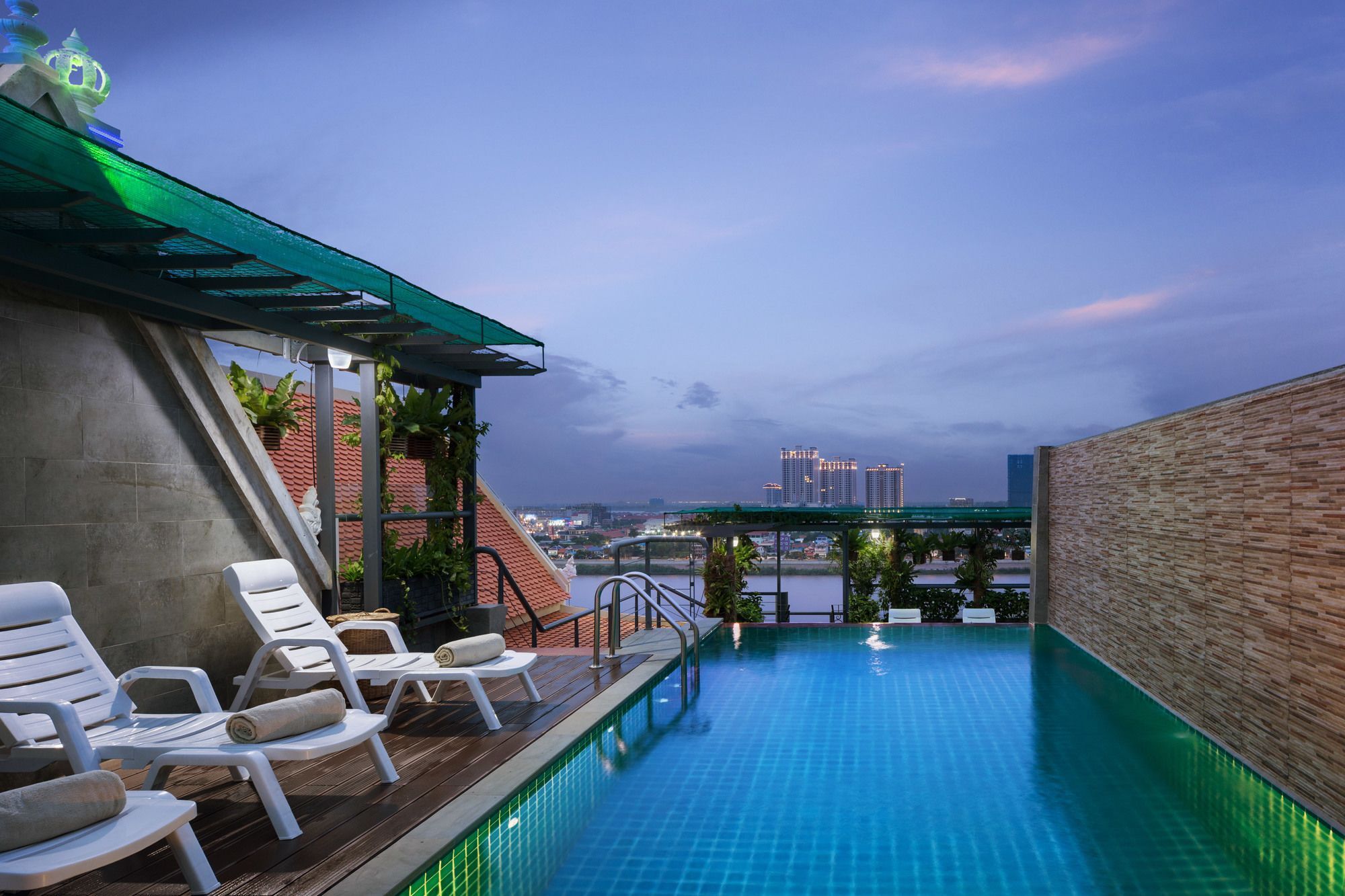 Lcs Hotel & Apartment Phnom Penh Bagian luar foto