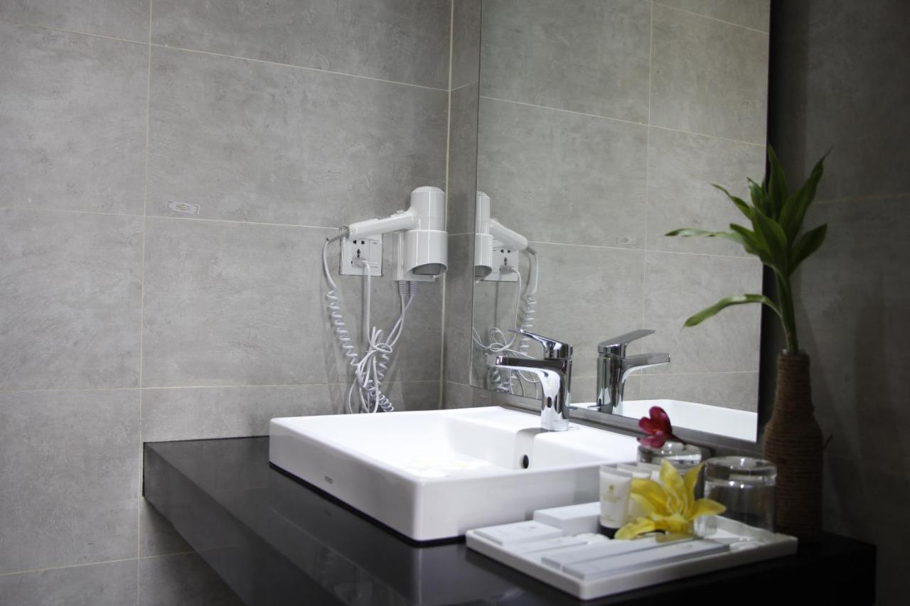 Lcs Hotel & Apartment Phnom Penh Bagian luar foto
